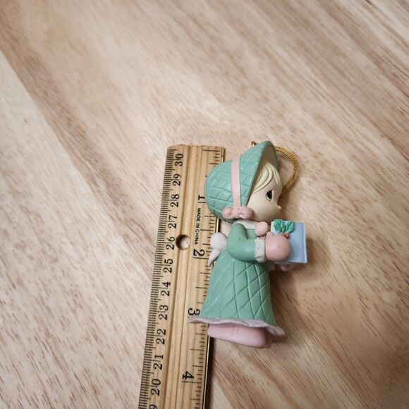 1995 Precious Moments girl singing from song book ornament - Picture 6 of 6